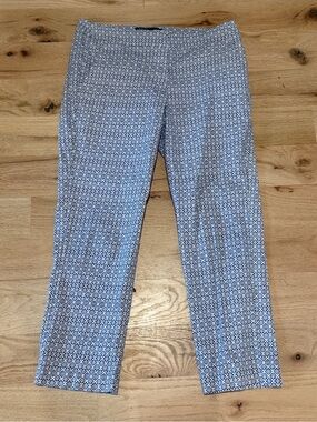 Donna Ricco Blue and White Floral Print Pants
